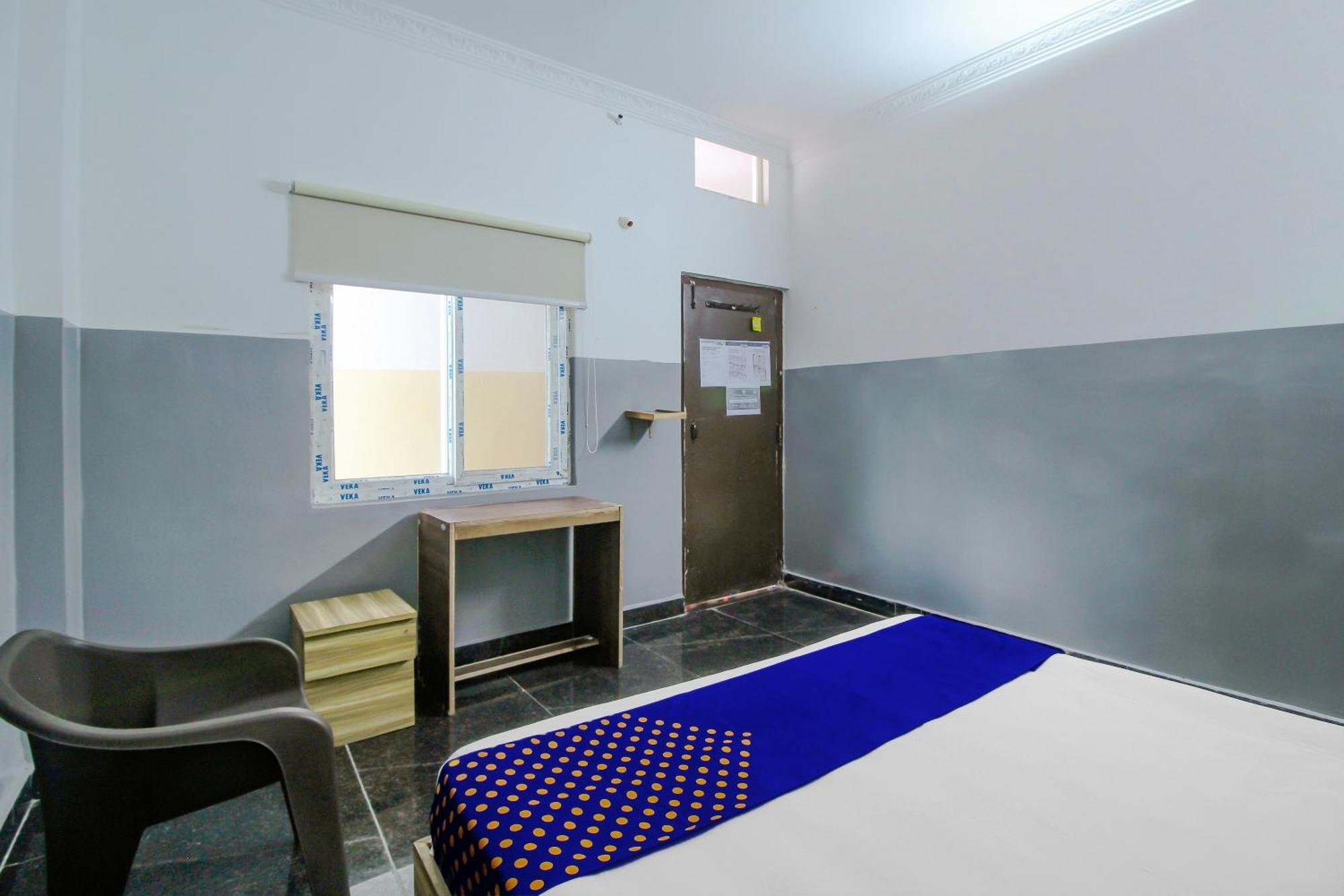 Spot On 81775 Mohit Gokul Lodge New Luxury Room'S Near Secunderabad Railway Station Lālāguda Exterior foto