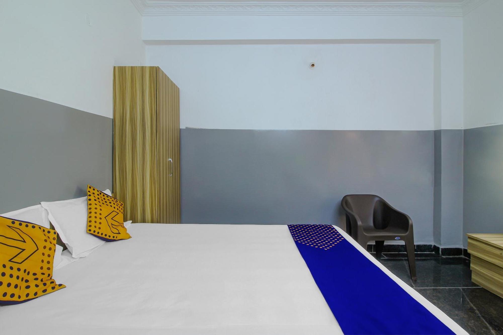 Spot On 81775 Mohit Gokul Lodge New Luxury Room'S Near Secunderabad Railway Station Lālāguda Exterior foto