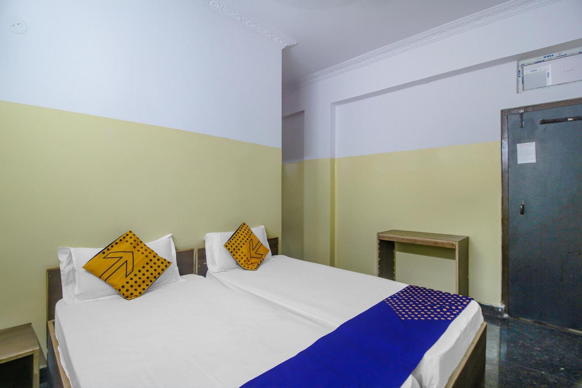 Spot On 81775 Mohit Gokul Lodge New Luxury Room'S Near Secunderabad Railway Station Lālāguda Exterior foto