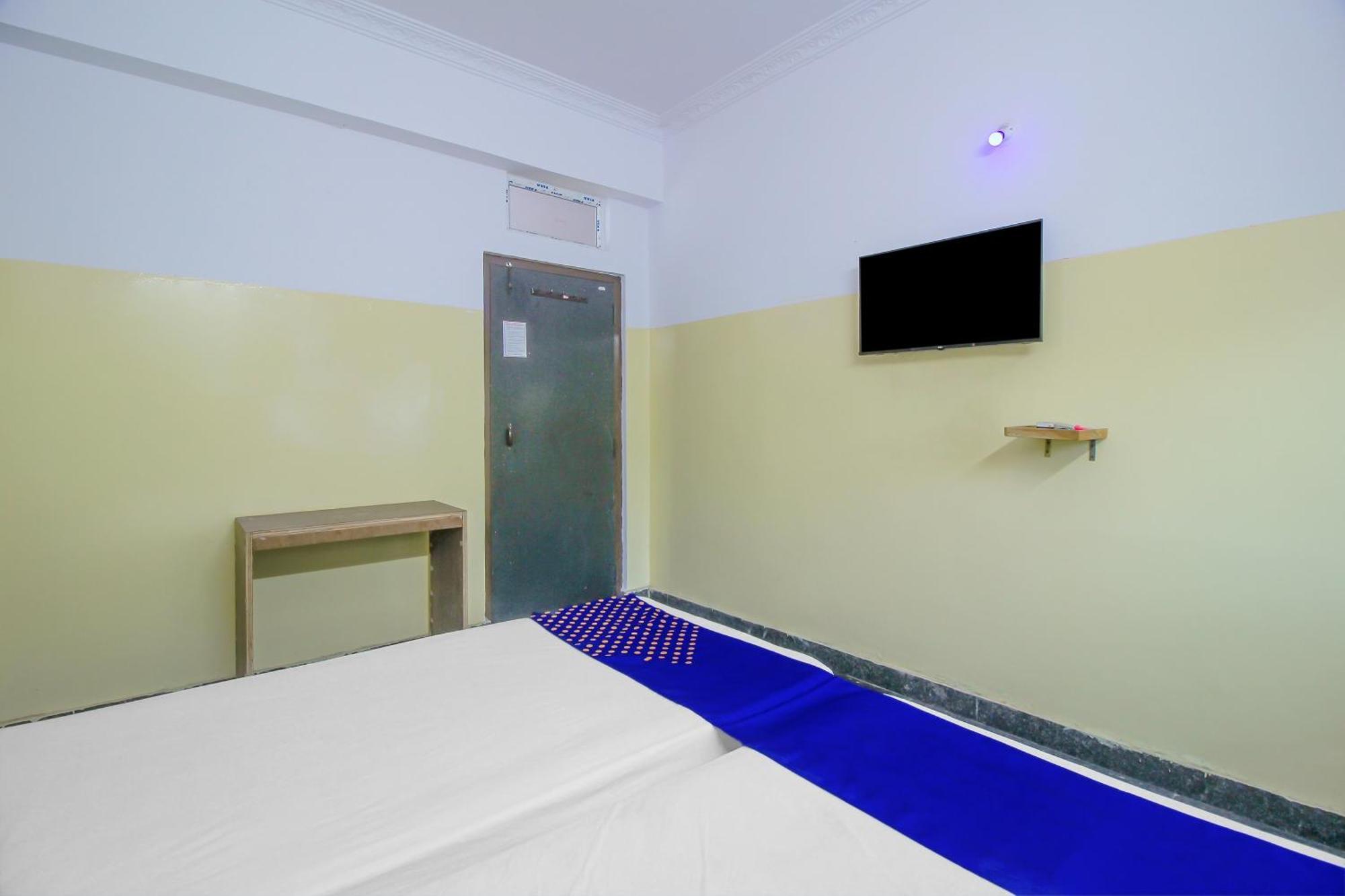 Spot On 81775 Mohit Gokul Lodge New Luxury Room'S Near Secunderabad Railway Station Lālāguda Exterior foto