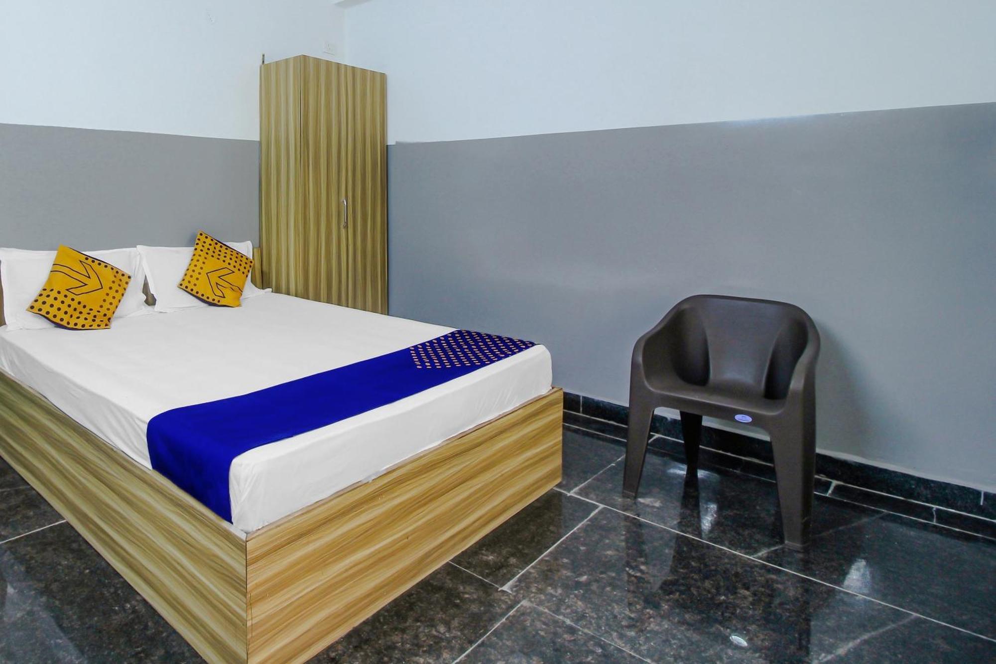 Spot On 81775 Mohit Gokul Lodge New Luxury Room'S Near Secunderabad Railway Station Lālāguda Exterior foto