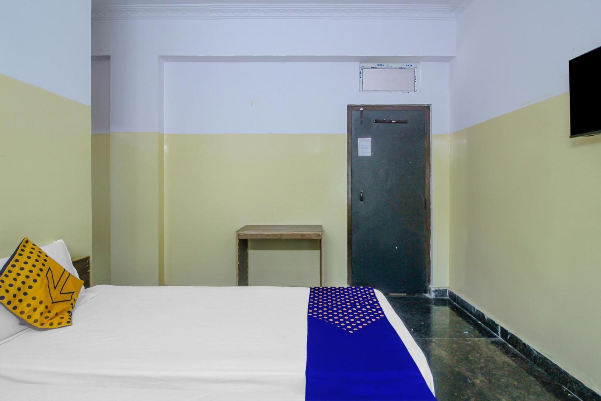 Spot On 81775 Mohit Gokul Lodge New Luxury Room'S Near Secunderabad Railway Station Lālāguda Exterior foto