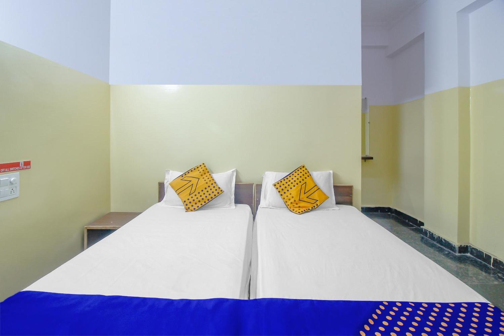 Spot On 81775 Mohit Gokul Lodge New Luxury Room'S Near Secunderabad Railway Station Lālāguda Exterior foto