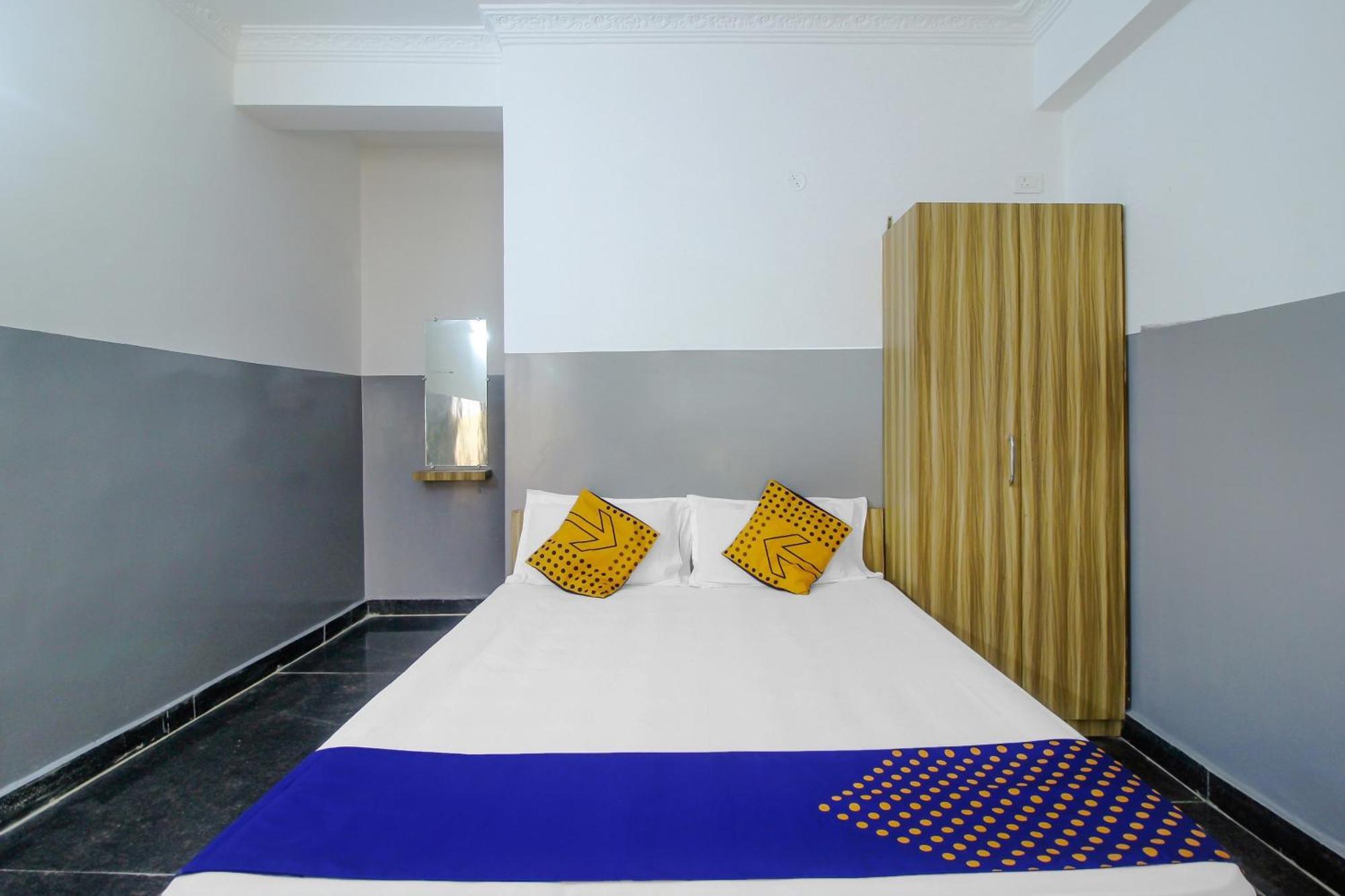 Spot On 81775 Mohit Gokul Lodge New Luxury Room'S Near Secunderabad Railway Station Lālāguda Exterior foto